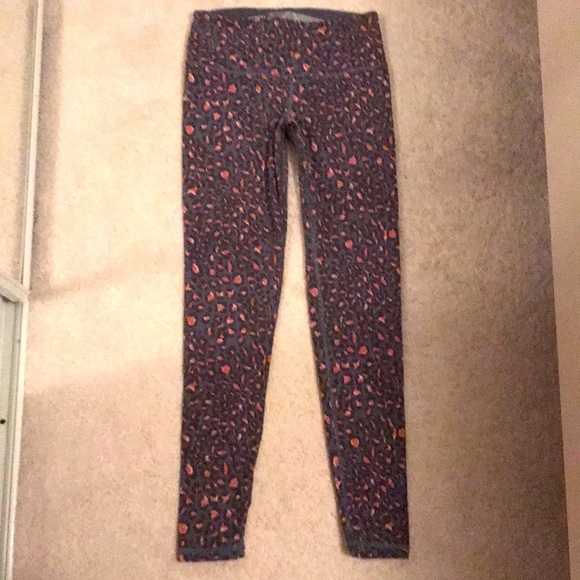 VICTORIA’S Secret Knockout Leggings Cheetah Animal Print size small - Picture 1 of 5